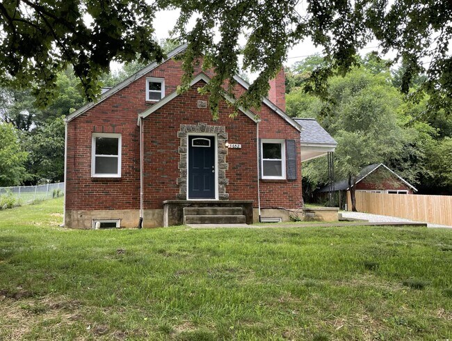 Foto del edificio - 3652 Roundhill Ave NW