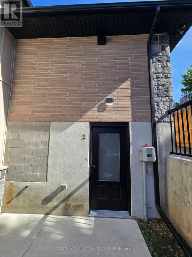 Building Photo - 640-640 Victoria St