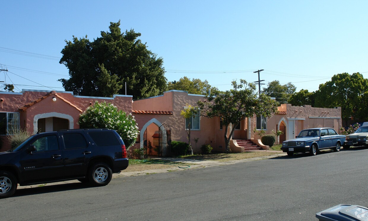 Building Photo - 64 Muller St