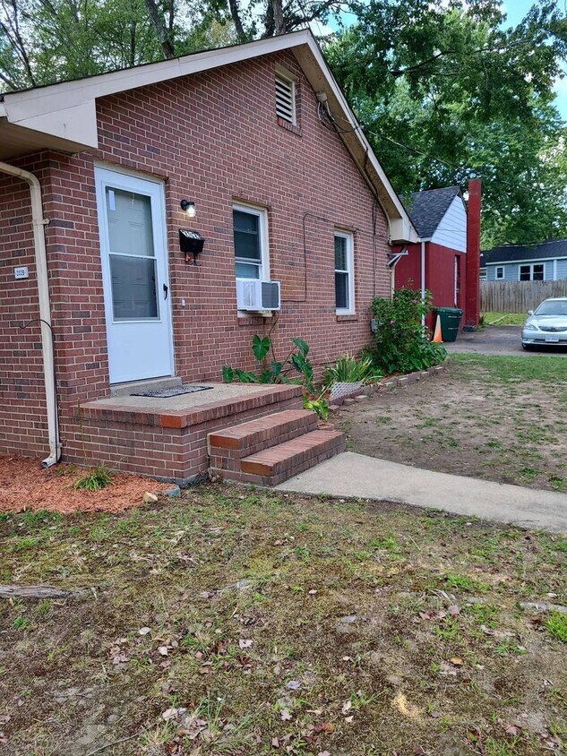 202 N Mapleleaf Ave Unit B, Highland Springs, VA 23075 Room for Rent