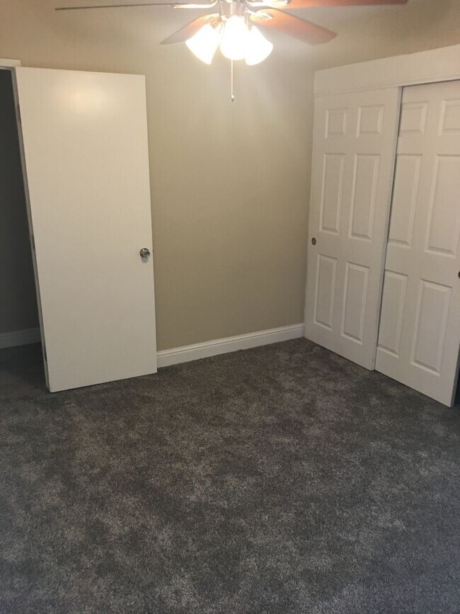 Foto del edificio - 3+2 NW Hageman & Jewetta Area $2150+ $2150 Deposit