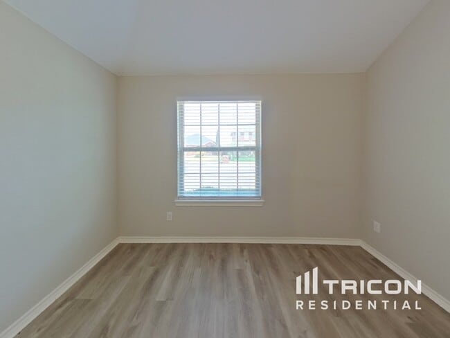 Building Photo - 617 Chickadee Dr