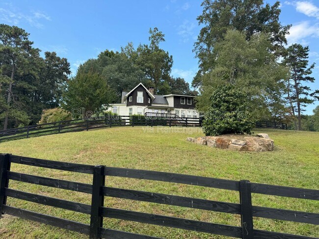 Foto del edificio - 467 Liberty Grove Rd