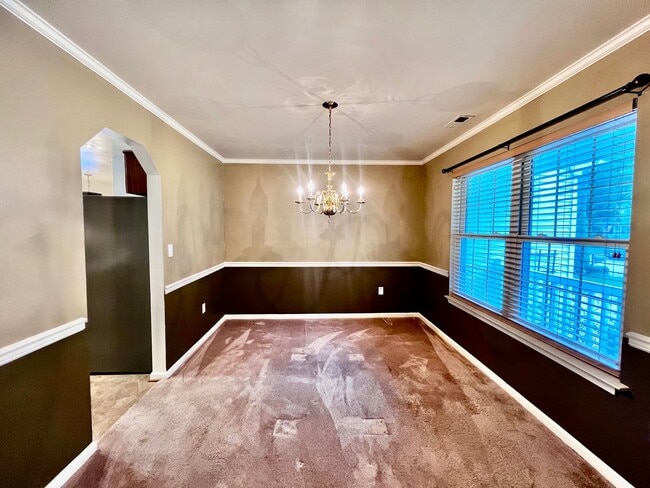 Building Photo - Gorgeous 4 Bedroom 2.5 Bath home in the he...