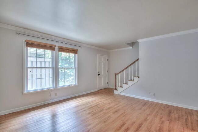 Building Photo - 3000 Hillsboro Pike