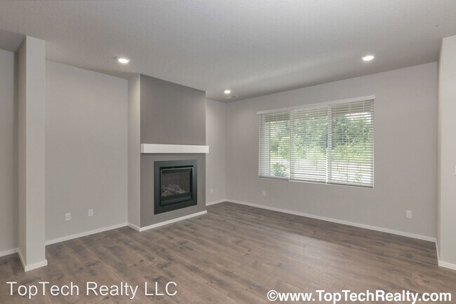 Foto del edificio - 3 br, 2.5 bath House - 16117 NW Reliance Ln