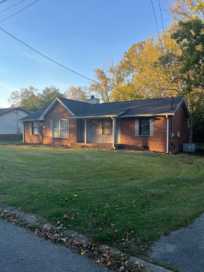 Building Photo - 665 Dutchmans Dr