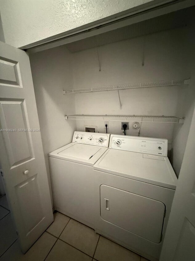 Foto del edificio - 6912 NW 179th St