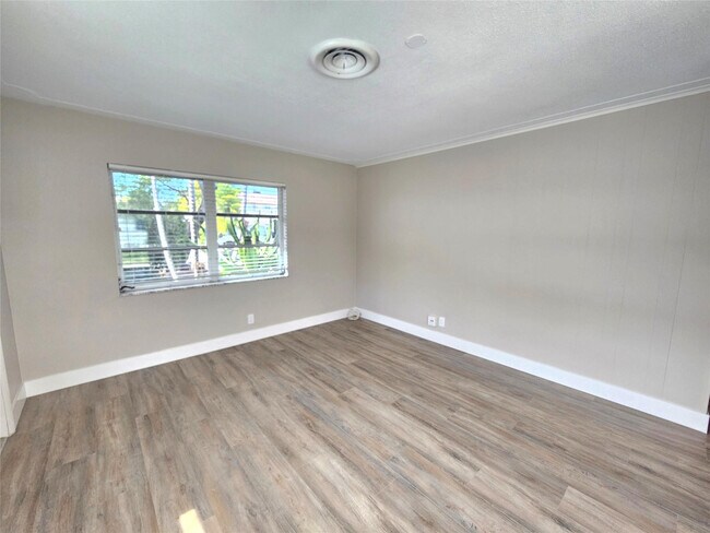 Foto del edificio - 2110 NE 41st St