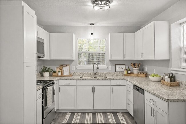 Building Photo - 17078 Oak Grove Ln