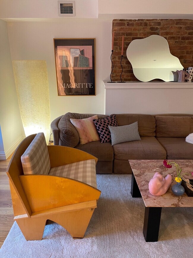 Livingroom - 35 Aberdeen St