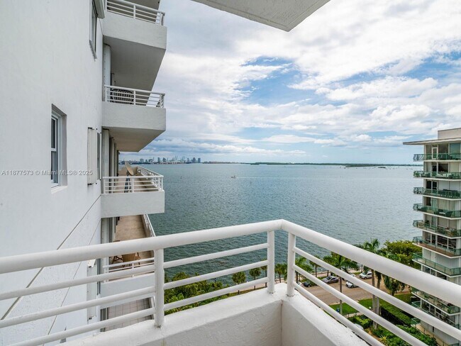 Foto del edificio - 1402 Brickell Bay Dr