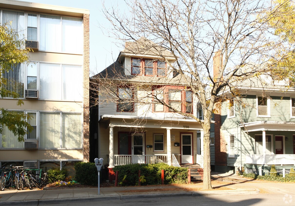 Building Photo - 330 Thompson St
