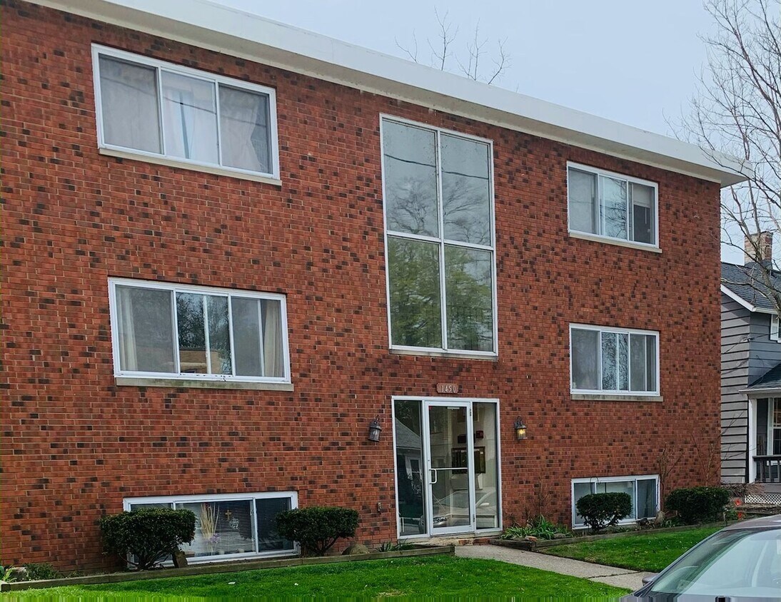 1450 Riverside Dr Unit 2, Lakewood, OH 44107 - Room for Rent in ...
