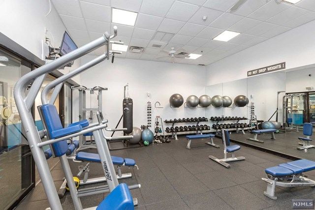 Sala de pesas - 7002 Kennedy Blvd E
