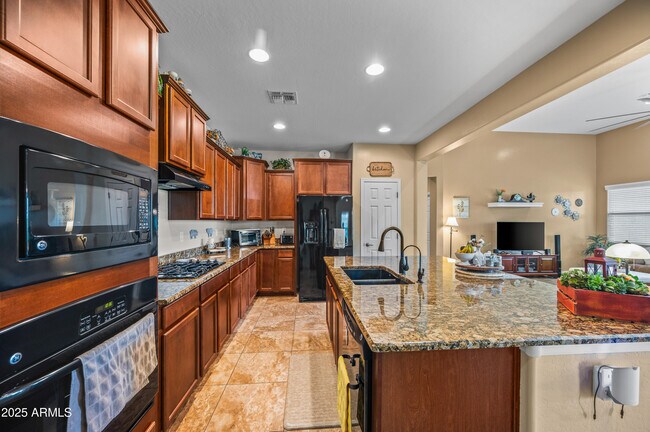 Foto del edificio - 42774 W Darter Dr