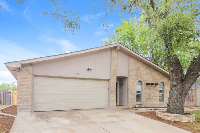 Foto del edificio - 6205 Magnolia Ln