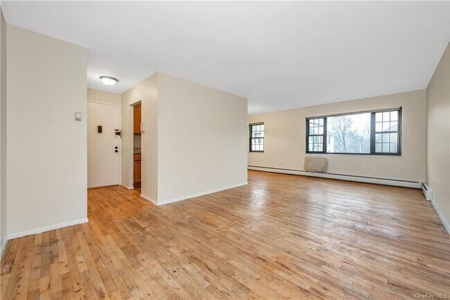 Building Photo - 60 Crescent Pl