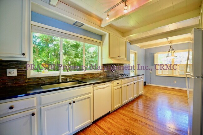 Foto del edificio - Tudor Gem in Prime Location by Memorial Park