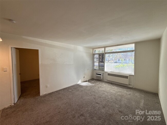 Building Photo - 2126 E 7th St