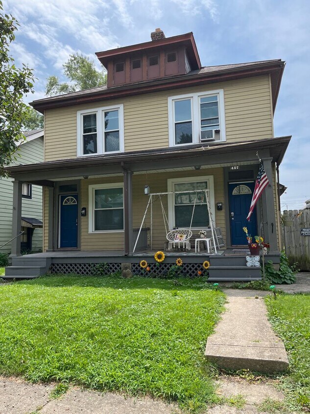Foto principal - 457-459 E Woodrow Ave