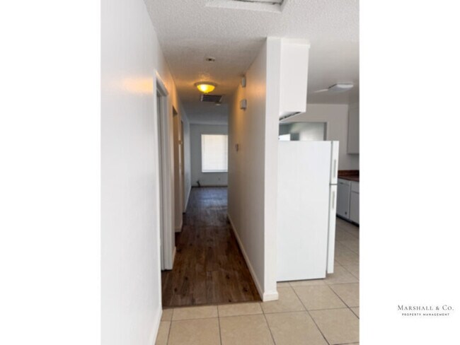 Foto del edificio - Spacious 2br/1ba, NEW FLOORS, LRG. Bedroooms, Private Patio, Garage!!