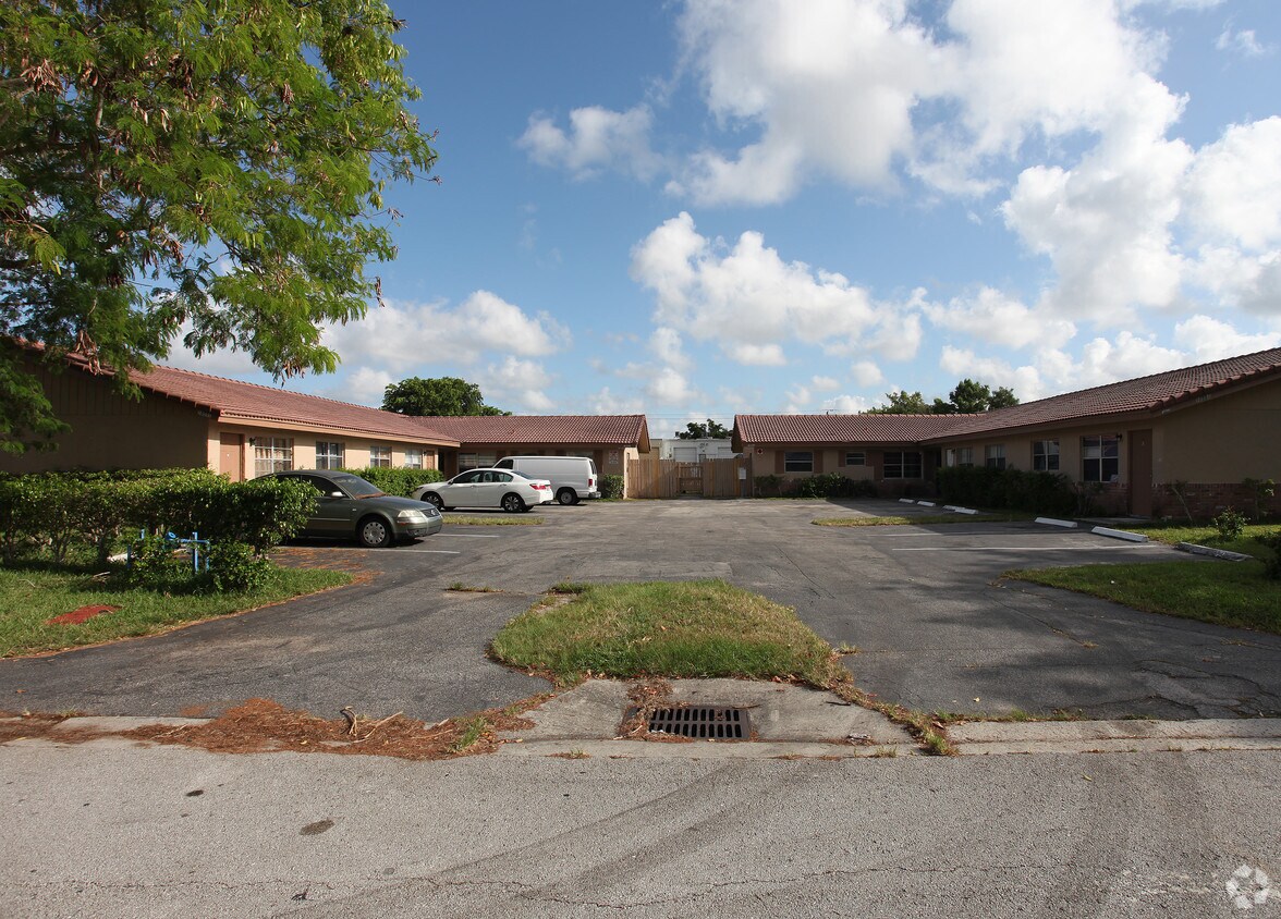Foto del edificio - 10551 NW 45th St