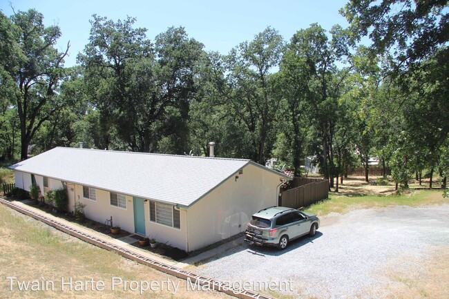 Building Photo - 3 br, 1 bath House - East Sonora Duplex 19...