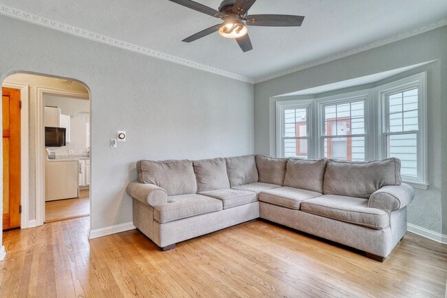 Building Photo - 122 S 77th St