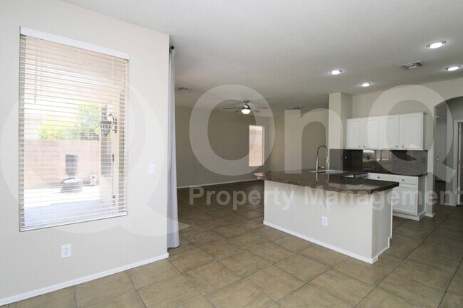 Foto del edificio - 1352 W. Roadrunner Dr.