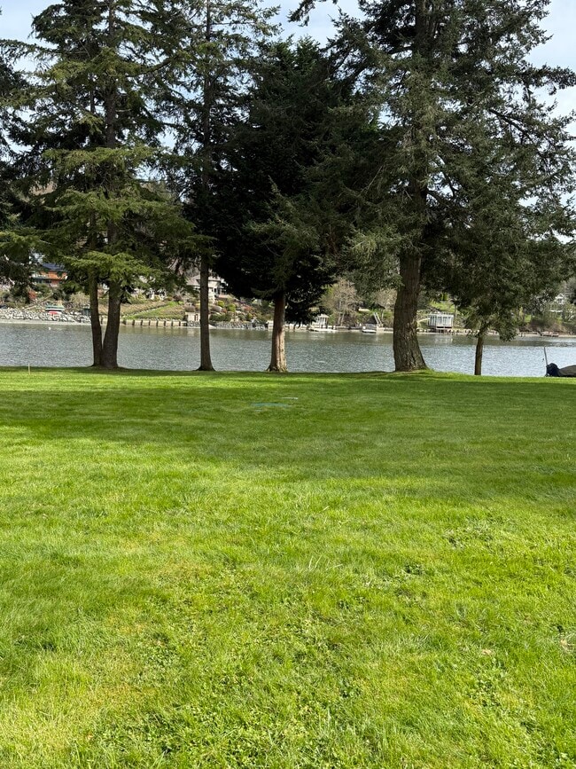 Foto del edificio - 6840 NE Wood Bay Ln