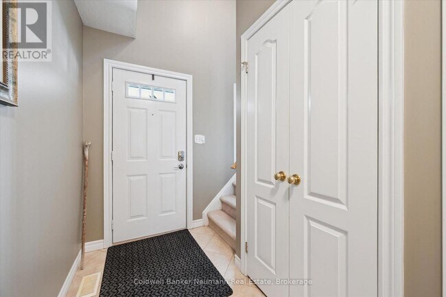 Building Photo - 165 Terraview Crescent