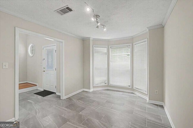 Foto del edificio - 665 Peachtree Trails Dr
