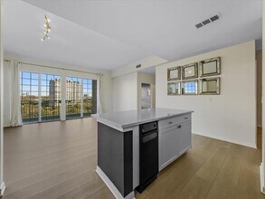 Building Photo - 3225 Turtle Creek Blvd