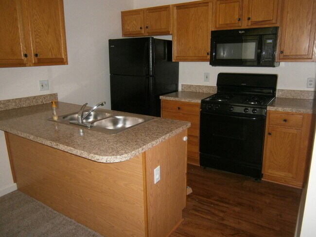 Building Photo - 110 Oak Ridge Ln