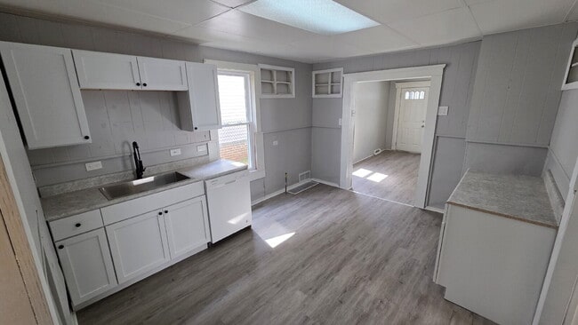 Building Photo - 3 Bed Ready Now!!