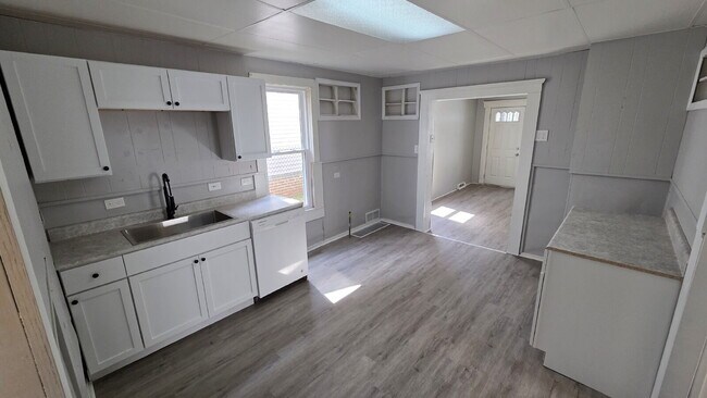 Foto del edificio - 3 Bed Ready Now!!