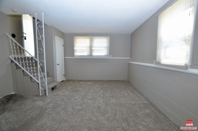 Building Photo - Great Duplex!