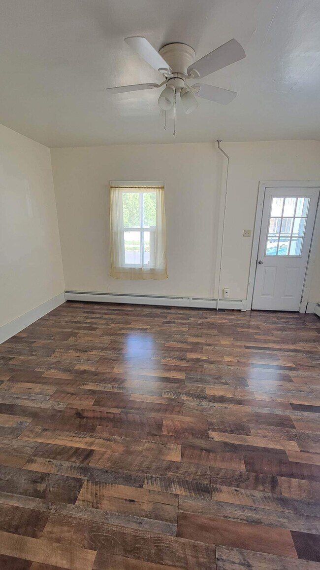 Foto del edificio - 314 E 6th St