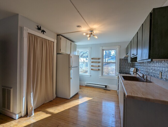 Building Photo - 308 Coddington Rd
