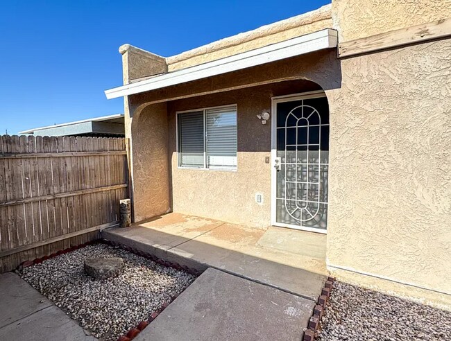 Foto del edificio - A Cozy 2 bed/ 2 bath home in the heart of Yuma!