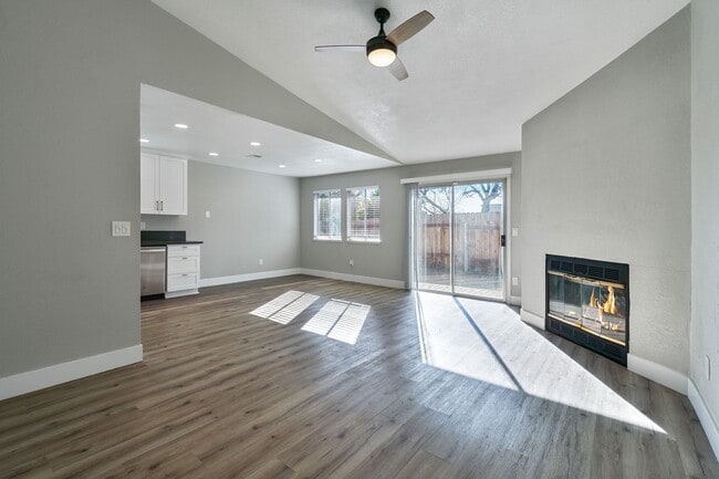 Foto del edificio - 7936 Sunrise Greens Dr