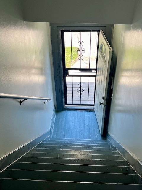 Entry way - 6073 Linwood St