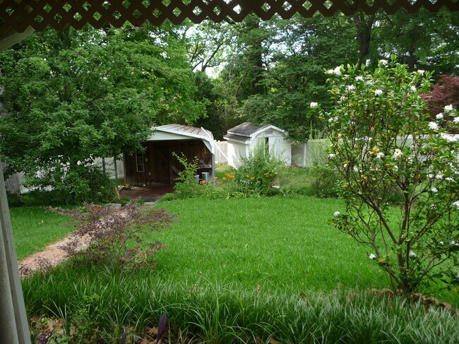 Building Photo - 605 Critz St