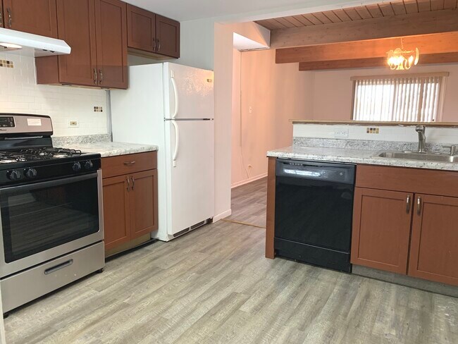 Foto del edificio - 318 Meadow Green Ln