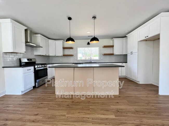 Building Photo - 212 Fernbank St