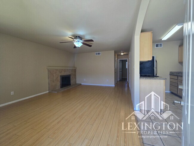 Foto del edificio - Beautiful, 2BD/1BA, Condo in The Villaggio community, near Madison Ave. and American River College!