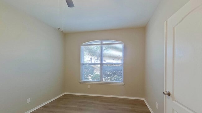 Building Photo - FOR RENT NOW