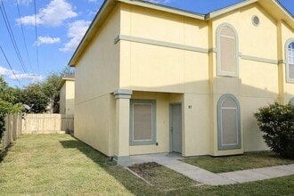 Building Photo - 1000 Ranchway Dr