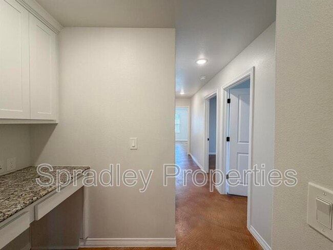 Building Photo - 1007B Sparrow Cv